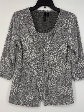 Allie & Rob Womens Small Two-Fer Knit Top Silver Gray White Floral 3/4 Sleeves